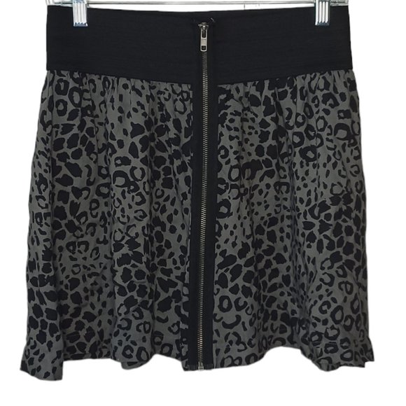 Victoria's Secret Mini Skirt Size Medium - Picture 2 of 4